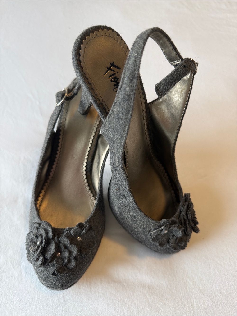 FIONI Clothing Gray Felt Slingback Heels with Flower Embellishments